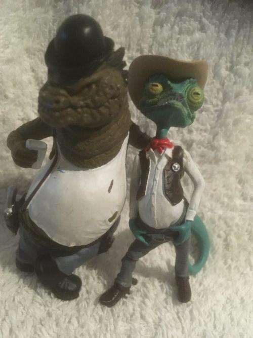 2 Gun Slingers  Solid Rubber +-9cm