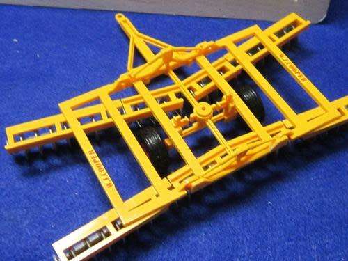 Britains - Folding Disc Harrow  - 1:32 Scale Made in England