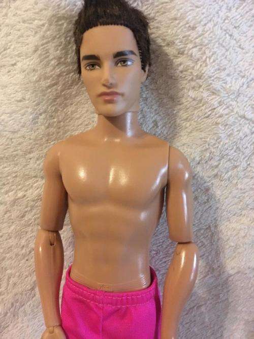 Barbie Ken Mattel Doll 2011 Jointed hands and elbows