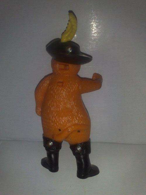 McDonalds Puss In Boots 2010