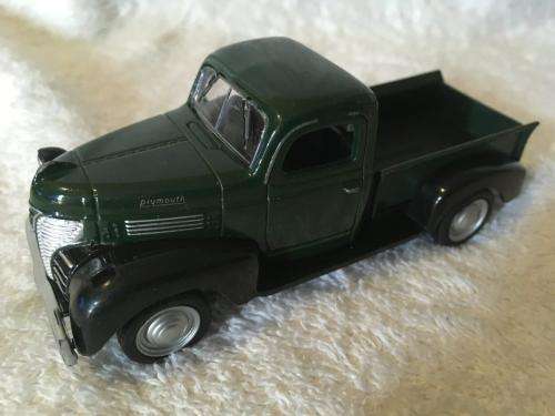 MotorMax - 1941 Plymouth Truck 1:43 Scale