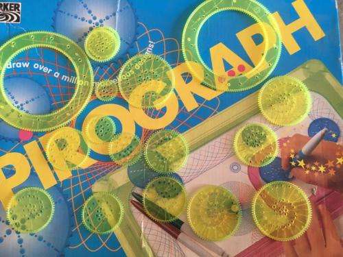 Spirograph made in Spain by Parker Brothers 1994 (Tonka Corporation) + See description
