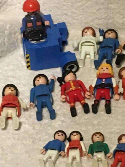 Playmobile / Geobra People x 25  + accessoires total 36 pieces