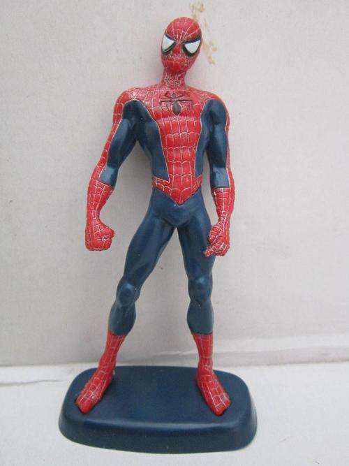 Spiderman Hard Rubber static on a plinth +-11cm (flexing stance)