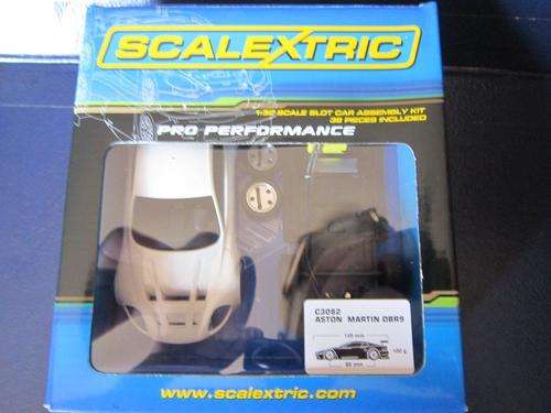 Scalextric - Pro Performance Aston Martin DBR9  "1:32 Scale (new)