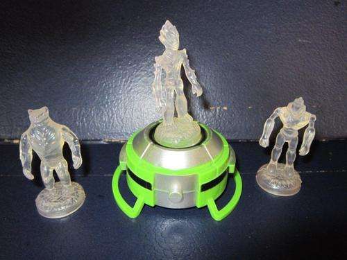 Ben 10  light up unit with see through Figurines