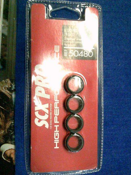 SCX High Performance Tyres Neumatic 18.5 x 10mm 50480 1:32 scale (NOS)