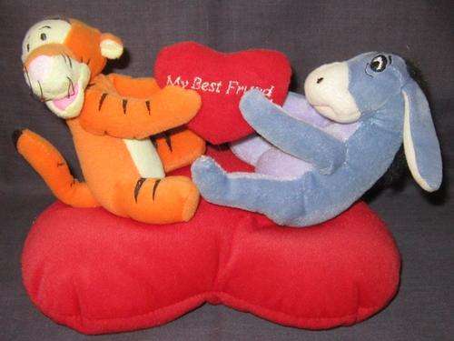 Eeyore and Tigger on a heart +/- 16cm length, 20cm Whith