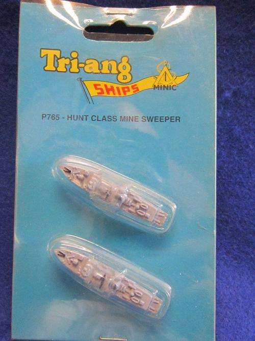 Tri-ang Ships P765 Hunt Class Mine Sweeper 1:1200 Scale