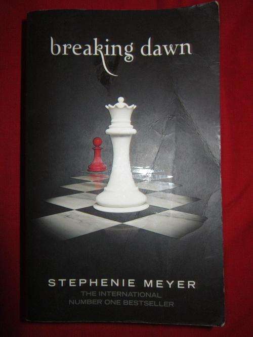 Twilight  saga - Breaking Dawn - Stephenie Meyer -  Soft Cover
