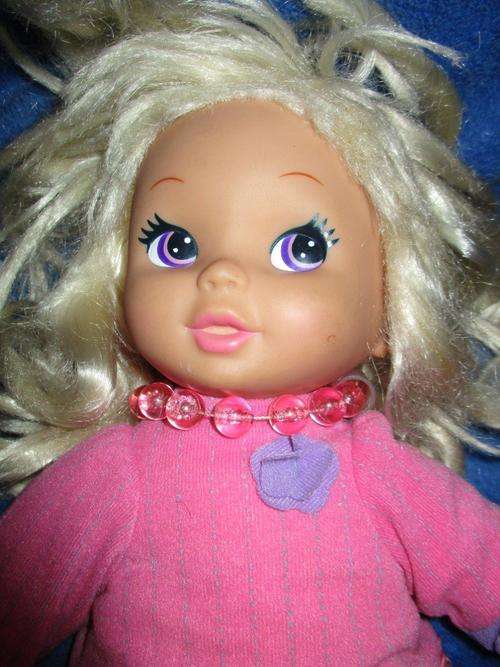 Uneeda Doll -2001 - Soft Body Rubber Head and Hands _ Looks Like a young Channel West Coast +- 35cm