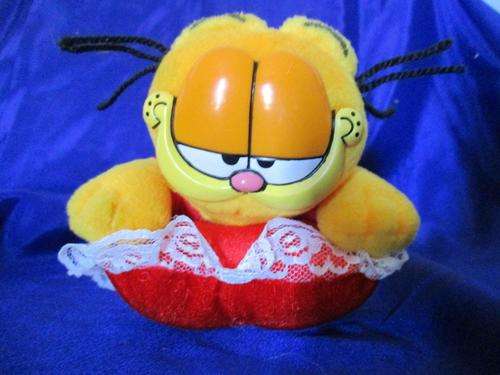 Garfield with a heart  +-18cm