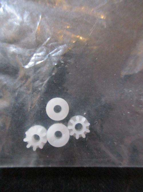 Scalextric - Packet of 4 pinions L7085 / W8100 (new) 1:32 Scale