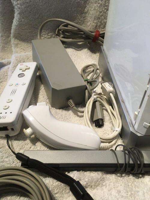 Nintendo Wii - White, Controller, Nunchuck, PSU, Sensor, Cables Stand, Silicone Controller Sleve