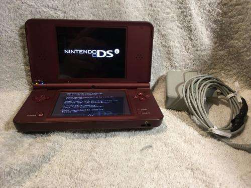 Nintendo DSi XL, Charger + 2gb SD card