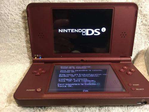 Nintendo DSi XL, Charger + 2gb SD card