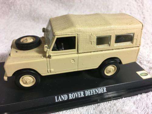 Universal Hobbies - Land Rover Defender  1:43 Scale