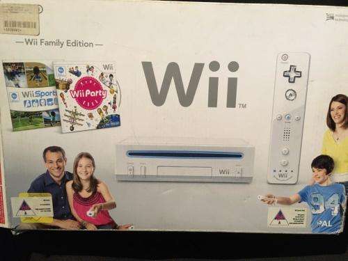 Nintendo Wii - Console Family Edition - Wii Sports +Wii Play (Boxed)