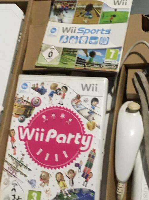 Nintendo Wii - Console Family Edition - Wii Sports +Wii Play (Boxed)
