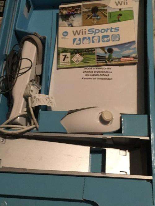 Nintendo Wii - Console Sports Edition c/w Wii Sports Game (Boxed)
