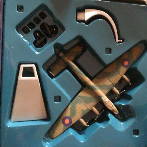 Corgi Aviation 47304 Avro Lancaster RAF Dam Busters Special Edition Scale 1:144