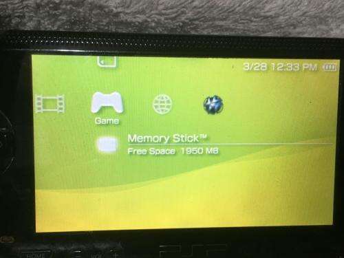 PSP 1001, 2GB Memory Card Charger, Carry Case 5 Games + 4 UMD Music videos