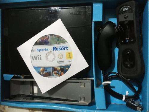 Nintendo Wii - Console Sports + Sports Resort Edition Motion Plus Remote (Boxed)