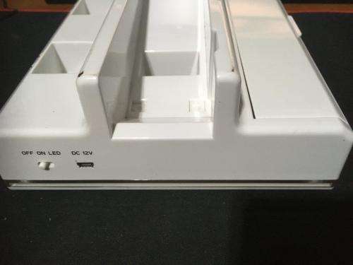 Wii - Dreamgear DGWII-1036 Charging Station / Stand