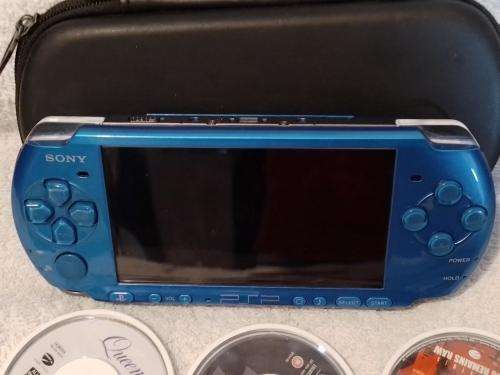 PSP 3004, No memory Card, Charger, 5 Games + 4 UMD Music videos + carry bag - see description