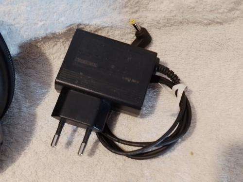 PSP 3004, No memory Card, Charger, 5 Games + 4 UMD Music videos + carry bag - see description