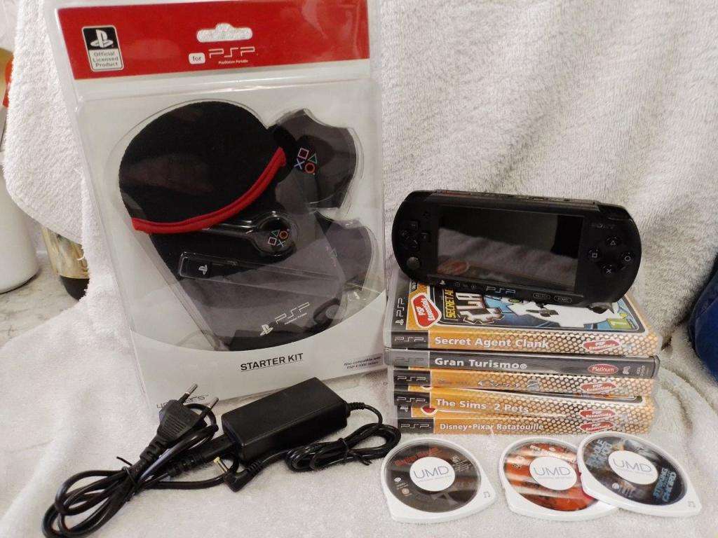 PSP Street,  Charger, 5 Games + 3 UMD Music videos loose + Starter Kit (4GB Memory Card)