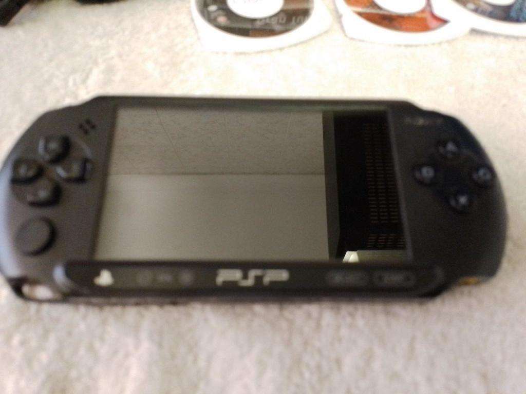 PSP Street,  Charger, 5 Games + 3 UMD Music videos loose + Starter Kit (4GB Memory Card)