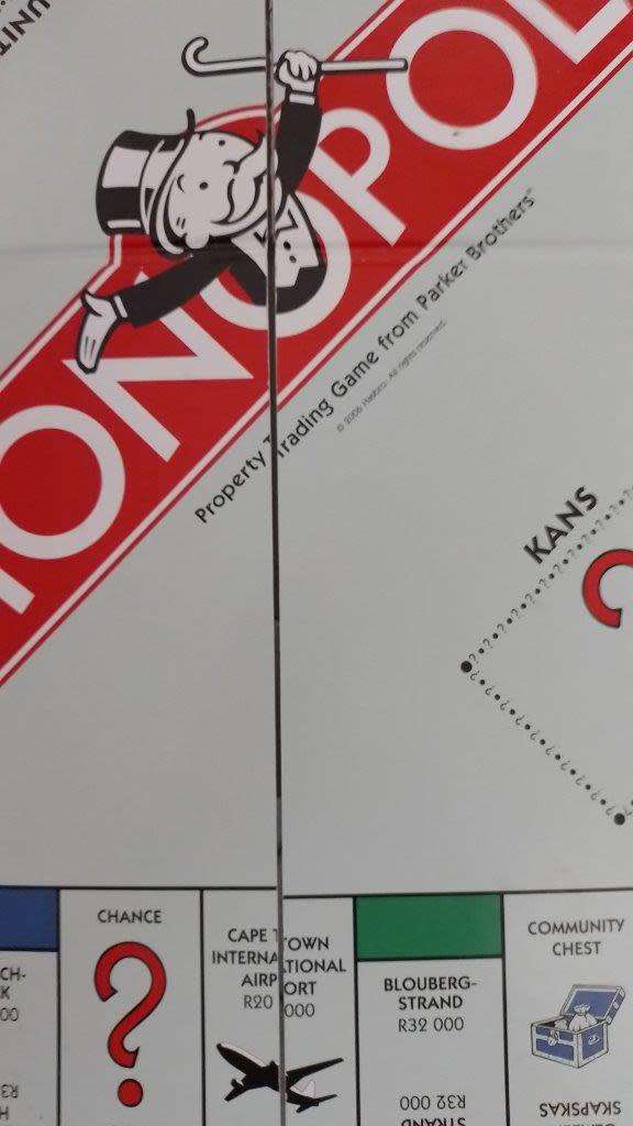 Monopoly - Hasbro Prima Toys (Has Sandton) + 8 Metal playing pieces.