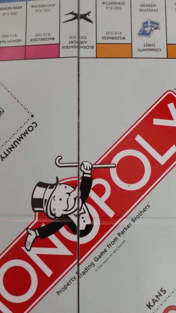 Monopoly - Hasbro Prima Toys (Has Sandton) + 8 Metal playing pieces.