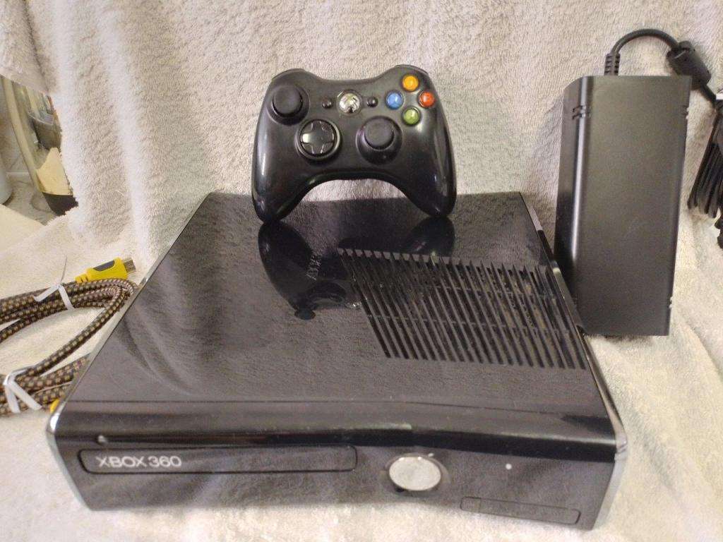Xbox 360 S Console + Controller, PSU, HDMI Cable