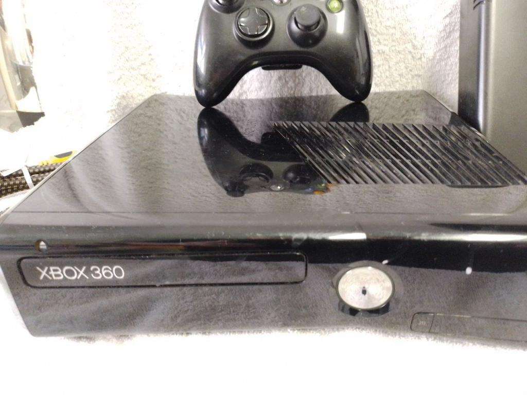 Xbox 360 S Console + Controller, PSU, HDMI Cable