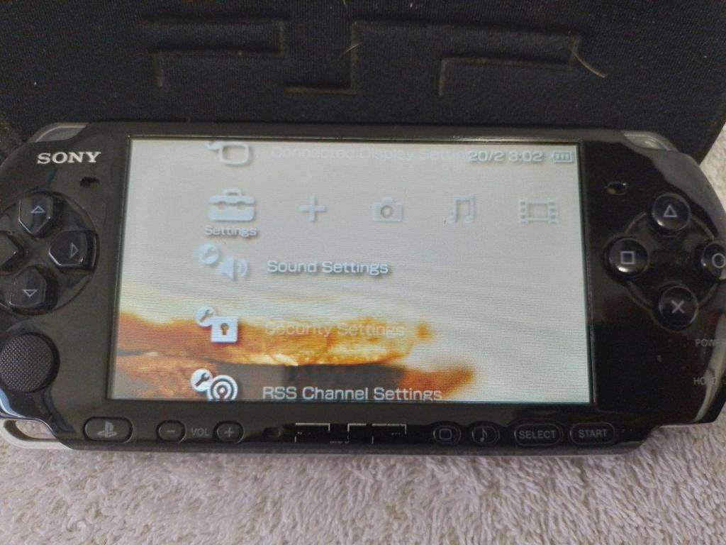 PSP 3004,  Charger, Carry Case (2GB Memory Card)