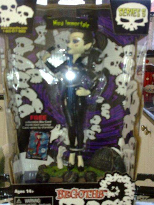 Begoth 7" doll series 5 Mina Immortale