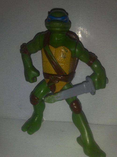 McDonalds - TMNT -Teenage Mutant Ninja Turtle Hard Rubber articulated. with sword +- 10cm