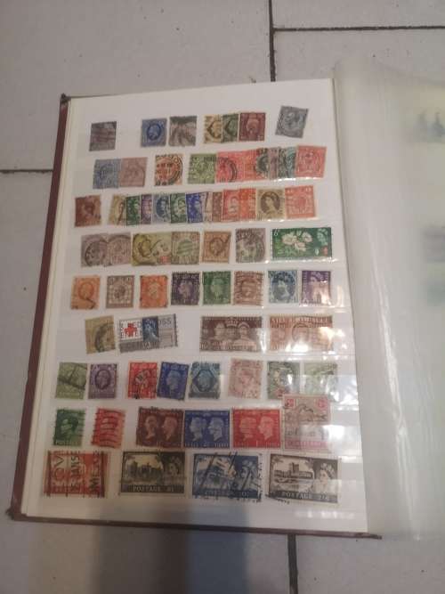 GB. Lots of books with stamps.Good value. Only few photos taken -