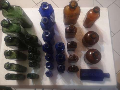 Old antique poison bottles. X 30.-