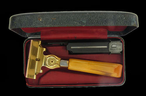 Vintage 1939-1945 Schick Injector Razor With Butterscotch Bakelite Handle In Original Case