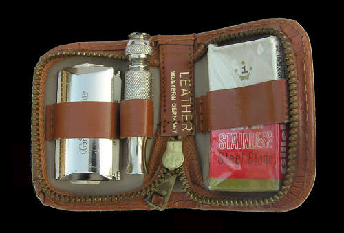 Vintage 1965 Gillette Tech Closed Comb Double Edge Safety Razor Travel Set In Case