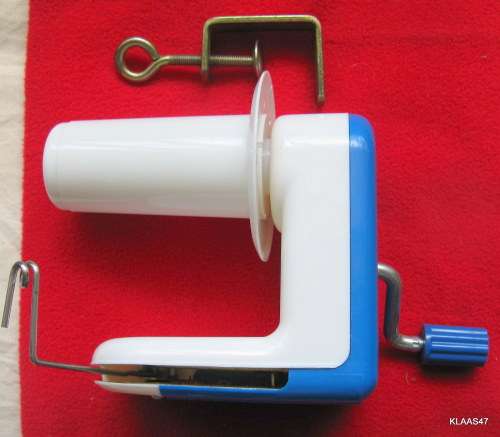 YARN ROLLER : COMPLETE WITH YARN GUIDE AND TABLE CLAMP : STILL IN ORIGINAL BOX