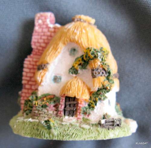 MINIATURE HOUSE : LILLIPUT LANE TYPE : 4cm HIGH