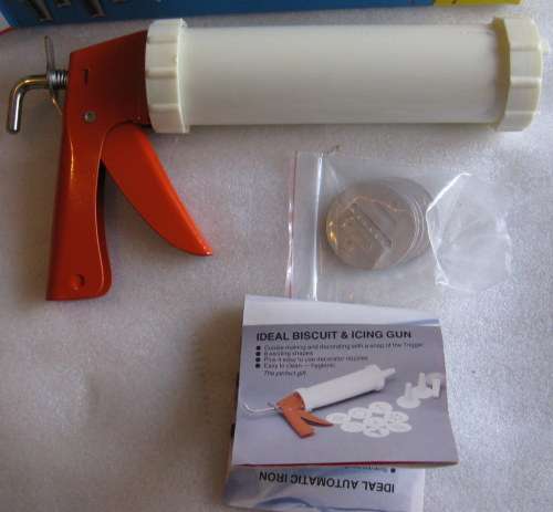 The Ideal Biscuit and Icing Gun with Attachments  (new with intructions ) (NO ICING NOZZLES)