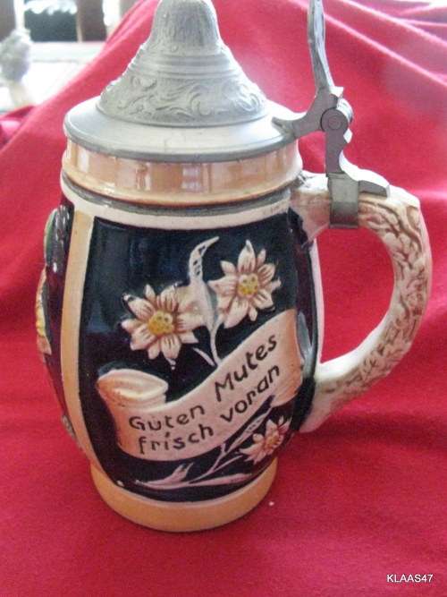 GERMAN LIDDED BEER STEIN : FROHES HERZ SCHAFT LEICHTE BAHN GUTEN MUTES FRISCH VORAN : 16.5cm HIGH