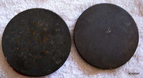 VINTAGE MINIATURE COOKIE CUTTER SET : 22 SHAPES : IN ORIGINAL TIN : TIN 14.2cm DIAM - 1.7cm HIGH