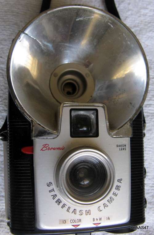 KODAK BROWNIE STARFLASH CAMERA CRACKED FLASH  SEE PICTURE
