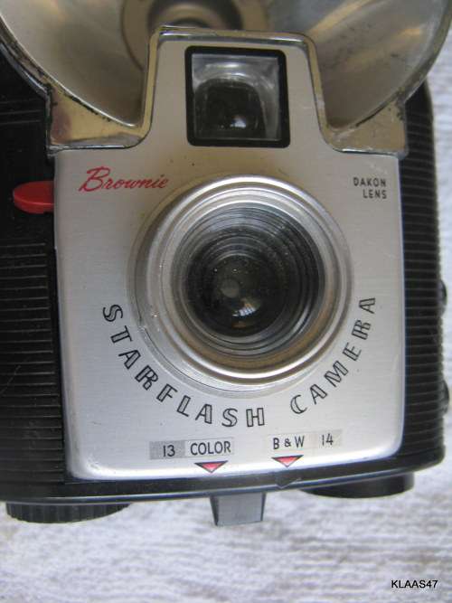 KODAK BROWNIE STARFLASH CAMERA CRACKED FLASH  SEE PICTURE